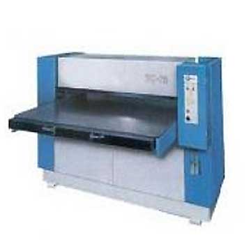 Machine de découpe à l'emporte pièce